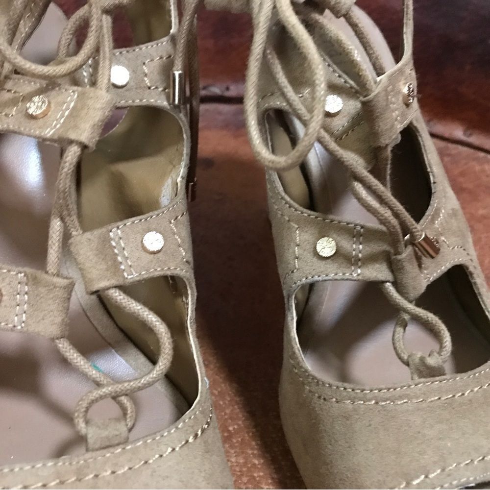 4 for $20 Indigo Rd. Babel / Gladiator Sandal (9.5) - Picture 4 of 10